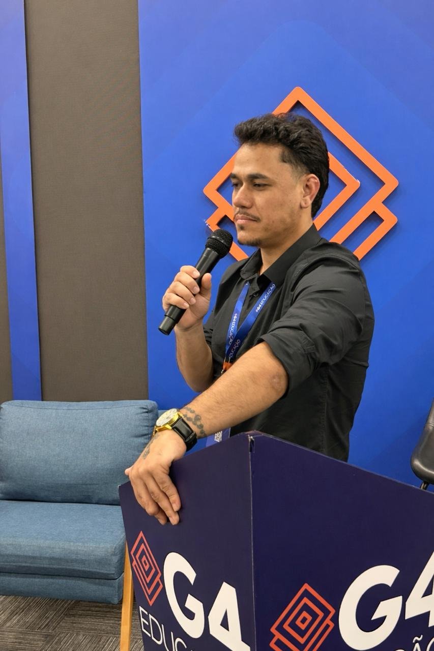 Douglas palco G4 Educação